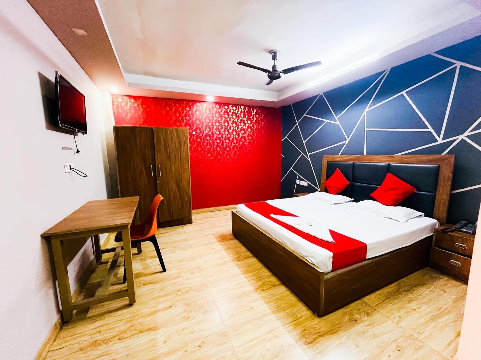 Hotels Near Hazrat Nizamuddin Railway Station ROOMSHALA 121 HOTEL CLASSIC -HAZRAT NIZAMUDDIN RAILWAY STATION NEW DELHI